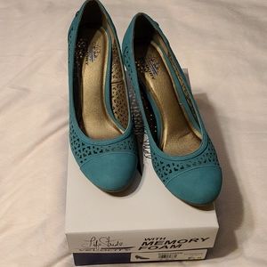 NWOT LifeStride memory foam pumps